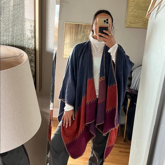 Francesca's Collections Tops - Francesca's Collections Navy and Tan Knit Top/shaw/poncho